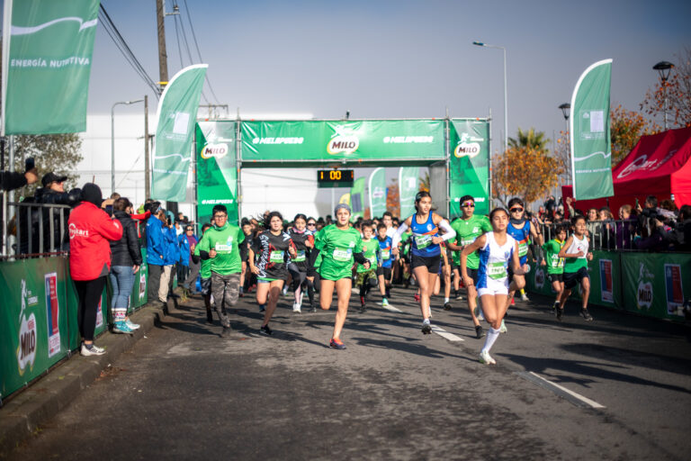 Miles de jóvenes con sus familias participaron en el Tour Corridas MILO de Concepción