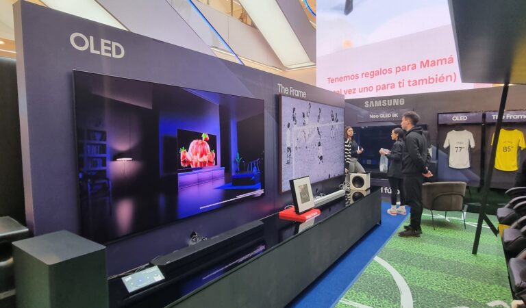 Conoce a los jugadores de la UC: Experiencia Neo QLED 8K de Samsung en Falabella Parque Arauco