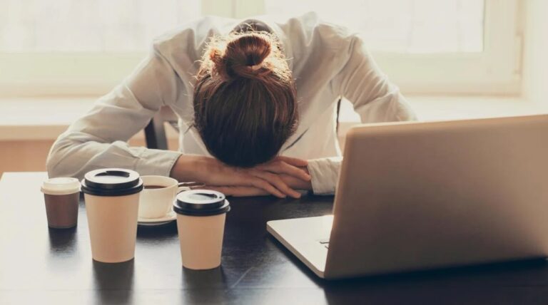 Workation contra el agotamiento laboral: cómo aprovechar unos días de descanso sin pedir vacaciones