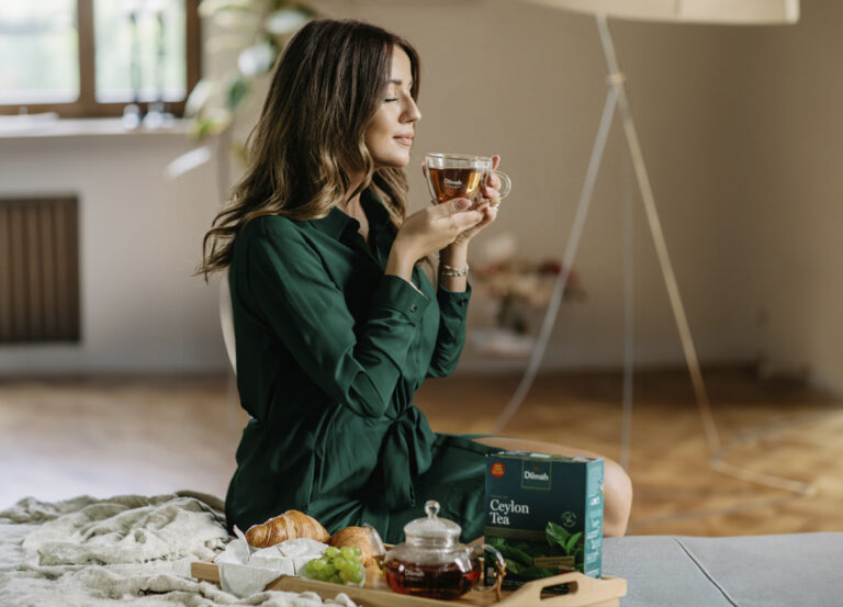 Ayuda a reducir la ansiedad y mejora el estado de ánimo: los beneficios de la L-teanina presente en el té