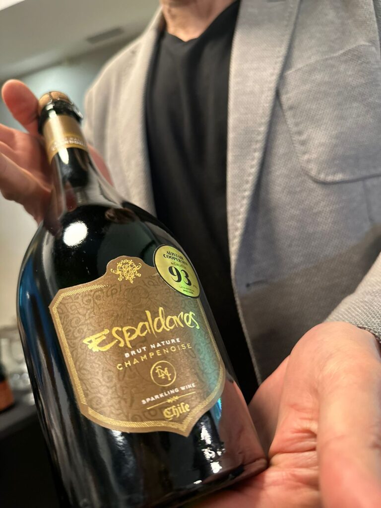 100% Uva Chilena: ¡Viña Espaldares del Maipo Brilla con Espumantes Galardonados como los mejores de Chile!