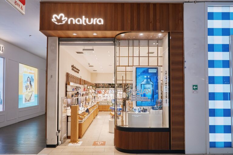 Con 6 millones en regalos y una revolución en el retail: Natura reinaugura su tienda en Cenco Costanera