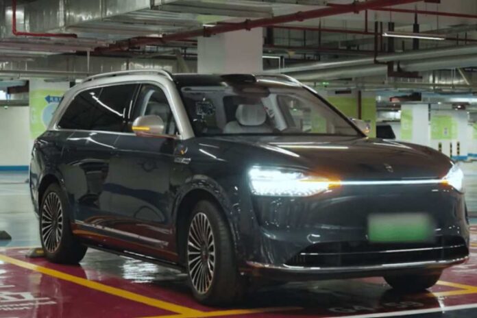 Huawei-implementa-autos-que-se-estacionan-solos-en-aeropuerto-chino