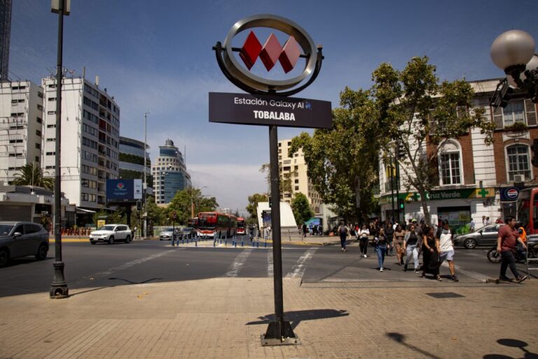 Renombran estación de Metro Tobalaba con reconocida marca de tecnología