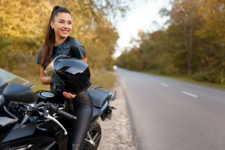 Revolución sobre dos ruedas: Aumentan las búsquedas e interés de las mujeres por las motocicletas