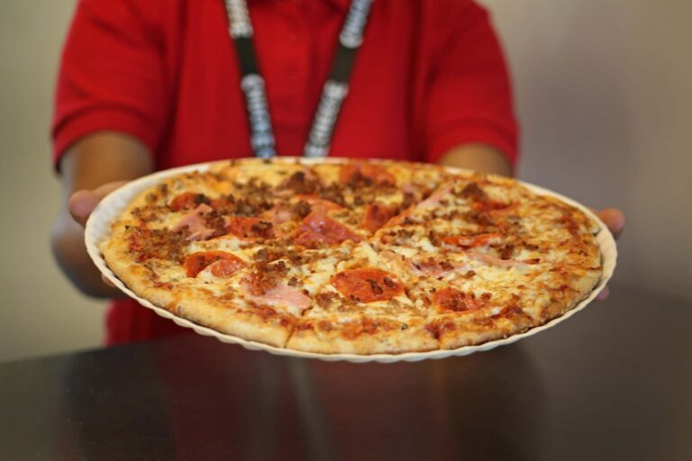 ¿Tienes un pedacito de queso? 3 secretos de las famosas pizzas americanas