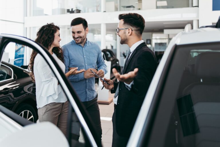 ¿SUV o camioneta? ¿Gris, blanco o negro? Chileautos revela las preferencias de hombres y mujeres al momento de buscar su próximo vehículo