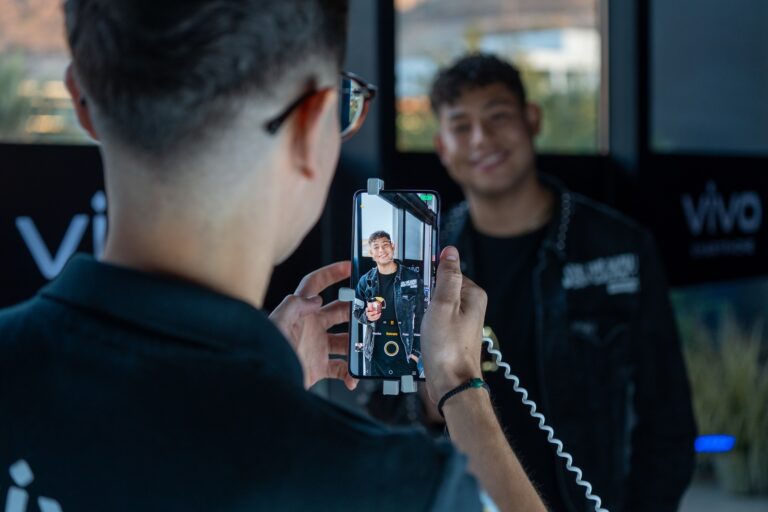 V50 y Zeiss: 50 MP en cada lente fotográfico