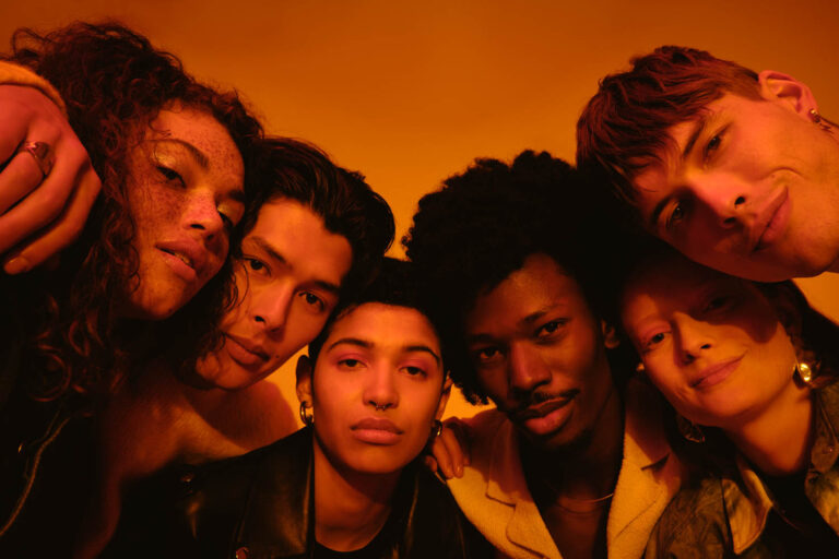 W Santiago refuerza su compromiso durante el Mes del Orgullo