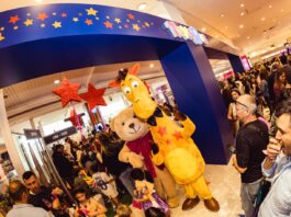 Así se vivió la llegada de la icónica juguetería Toys“R”Us a Chile